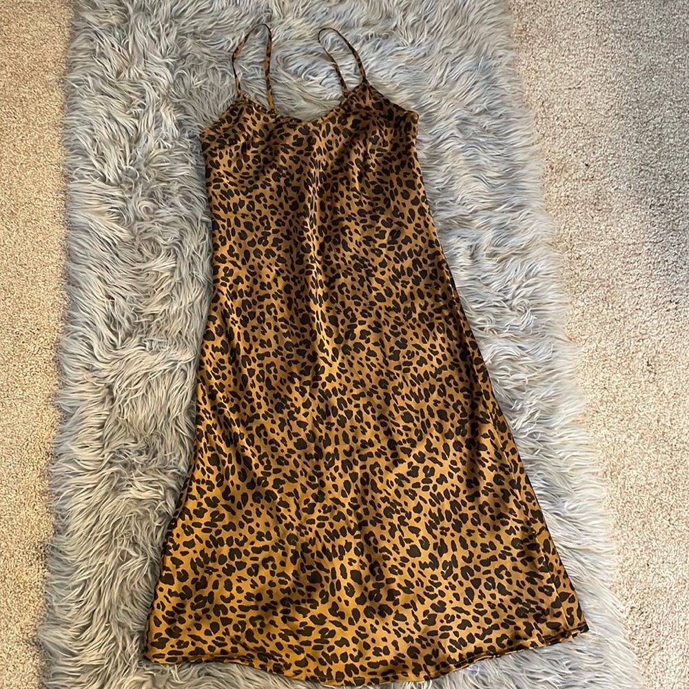 Very silky midi cheetah print dress/nightgown